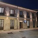 Apartamentos Turisticos Avila Puerta De Los Leales 1-2